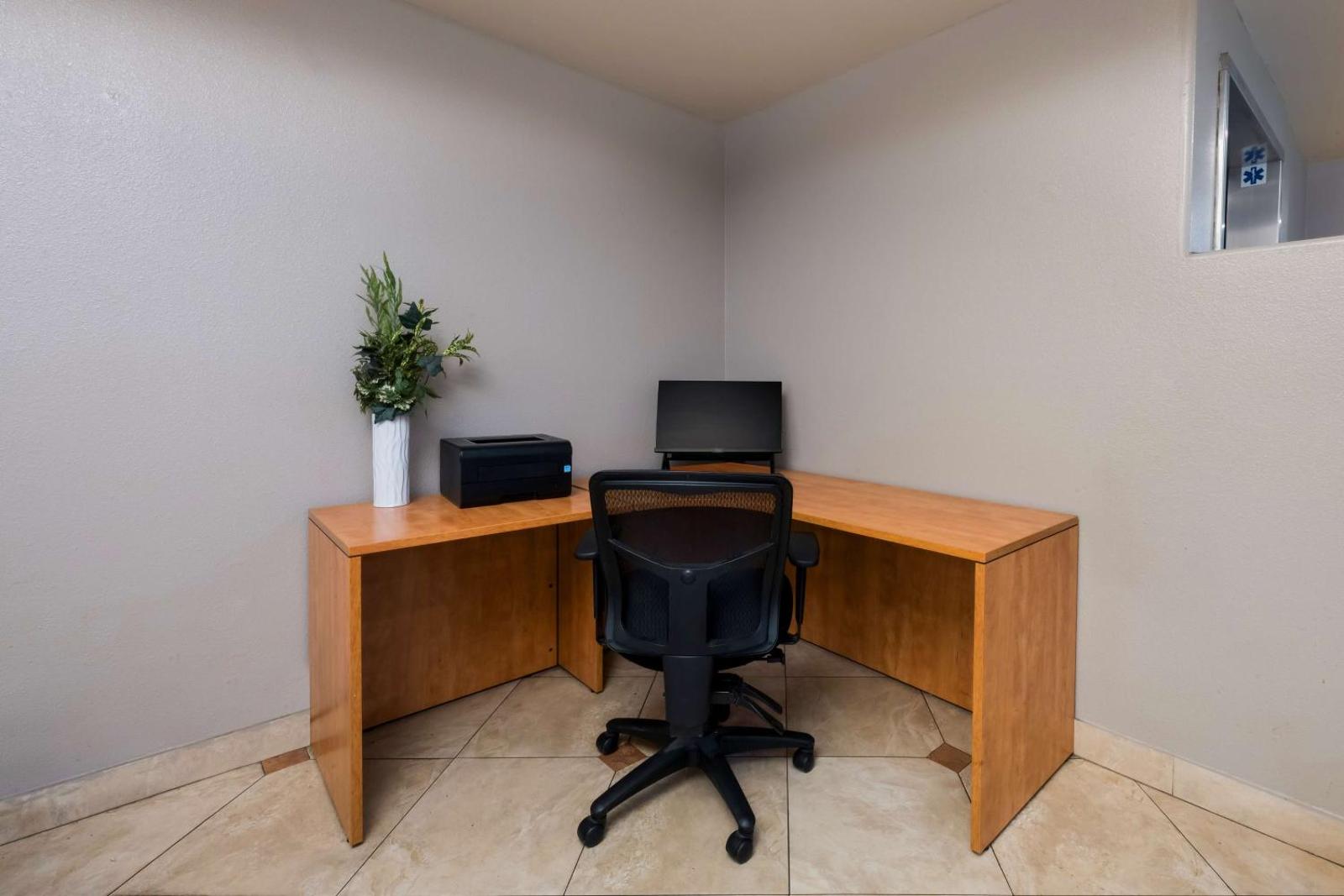 Best Western Lanai Garden Inn & Suites Main image 2